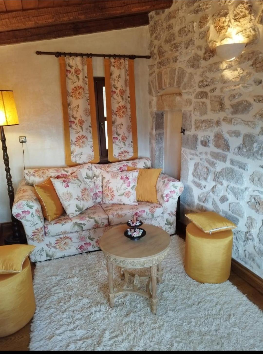 דימיטסאנה Lousiou Nymphes Escape Suites מראה חיצוני תמונה